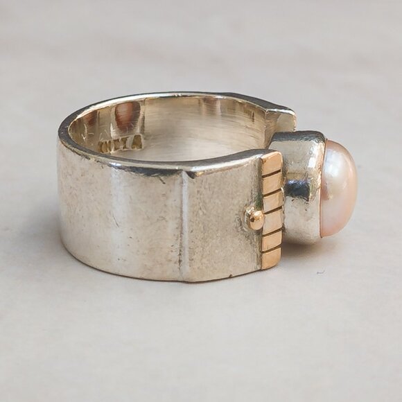Modernist Sterling Wide-Band Pearl Ring, Two-Tone, Size 6.75 (Silpada catalog) - Picture 4 of 10